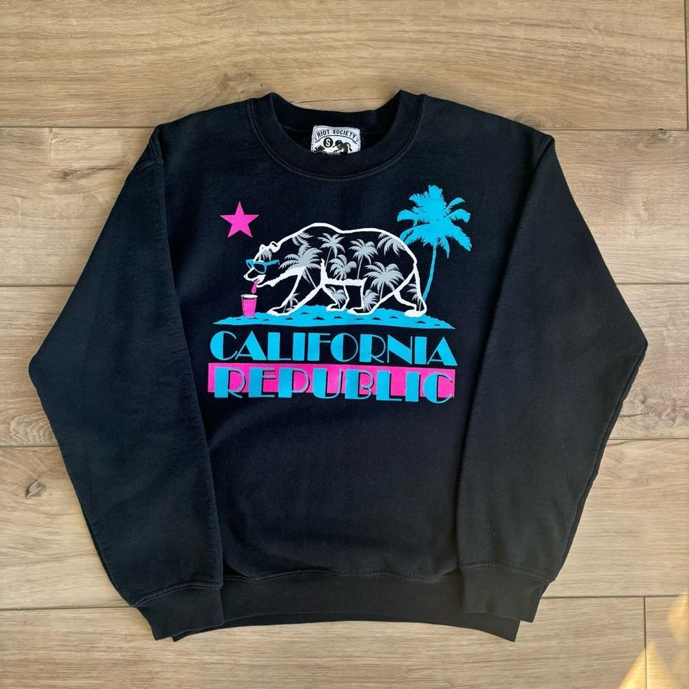 Riot Society California Republic Sweatshirt – Size Small